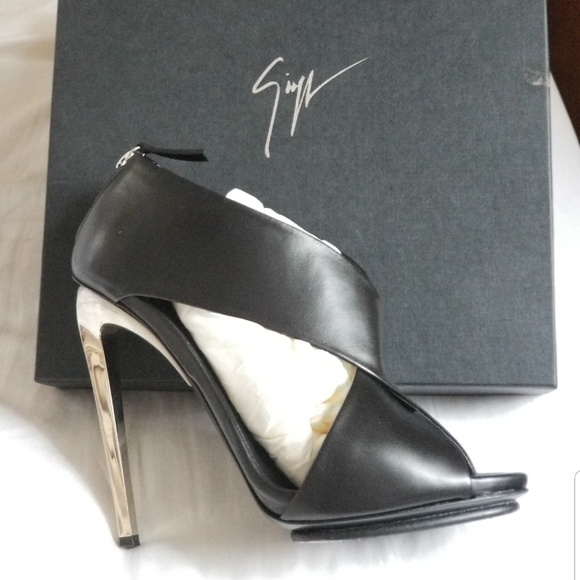 BNIB never worn Giuseppe Zanotti black sandal - Picture 1 of 9